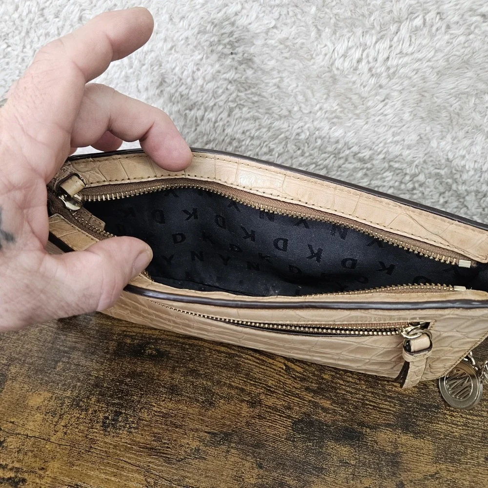 DKNY Croc Embossed Leather‎ Wristlet Clutch Beige Chain Strap Y2K